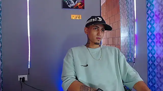 Liam lee online show from April 2026 08:17:01 PM