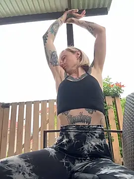 haileyhope  online show from April 2026 10:44:01 AM