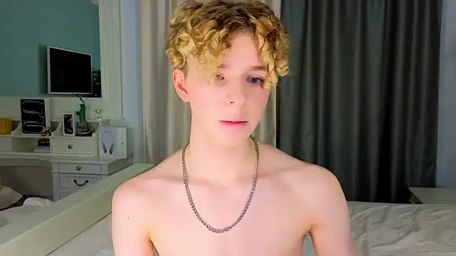 Snapshot of Kudi_Minnt chatting on January 2025 07:11:01 PM Kudi Minnt online show from January 2025 07:11:01 PM