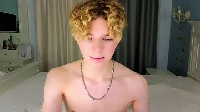 Snapshot of Kudi_Minnt chatting on January 2025 07:38:01 PM Kudi Minnt online show from January 2025 07:38:01 PM