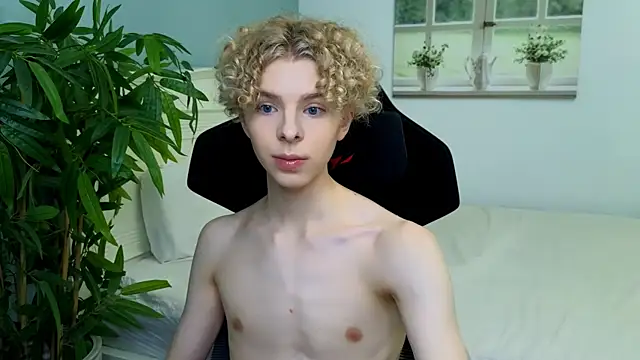 Snapshot of Kudi_Minnt chatting on November 2025 05:04:02 PM Kudi Minnt online show from November 2025 05:04:02 PM