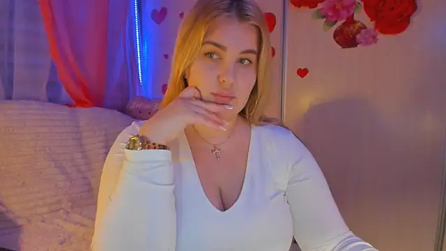 CoraSwon online show from March 2025 05:56:01 PM