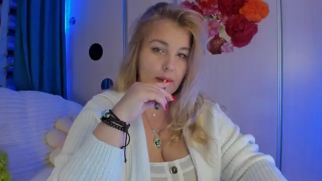 CoraSwon online show from October 2025 09:23:02 PM