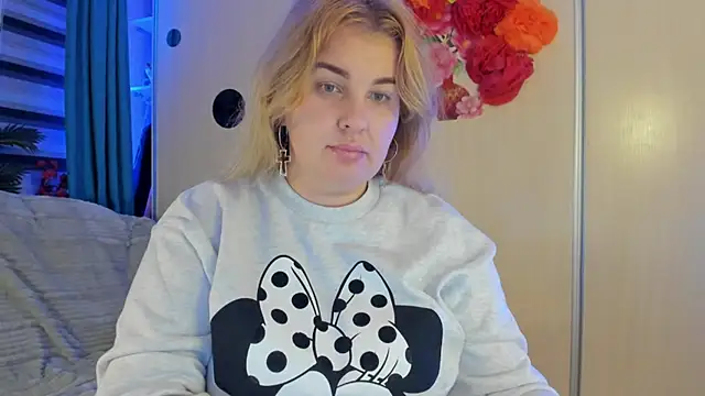 CoraSwon online show from October 2025 09:17:02 PM