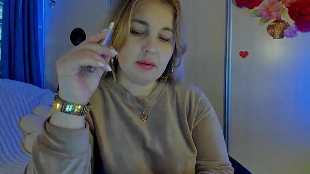 CoraSwon online show from November 2025 06:13:01 AM