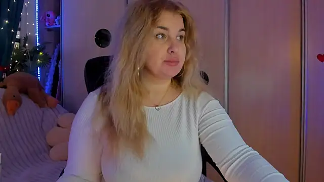 Snapshot of CoraSwon chatting on February 2026 07:24:01 AM CoraSwon online show from February 2026 07:24:01 AM