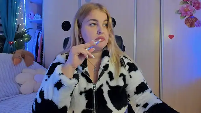 Snapshot of CoraSwon chatting on February 2026 05:27:01 PM CoraSwon online show from February 2026 05:27:01 PM