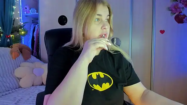 Snapshot of CoraSwon chatting on February 2026 05:55:01 AM CoraSwon online show from February 2026 05:55:01 AM