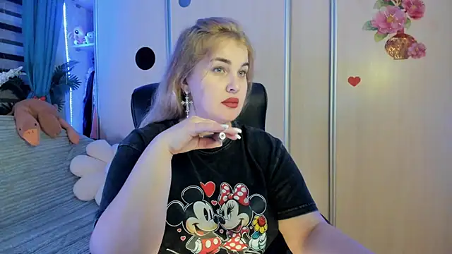 Snapshot of CoraSwon chatting on February 2026 03:42:01 PM CoraSwon online show from February 2026 03:42:01 PM