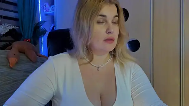 Snapshot of CoraSwon chatting on February 2026 07:32:02 PM CoraSwon online show from February 2026 07:32:02 PM