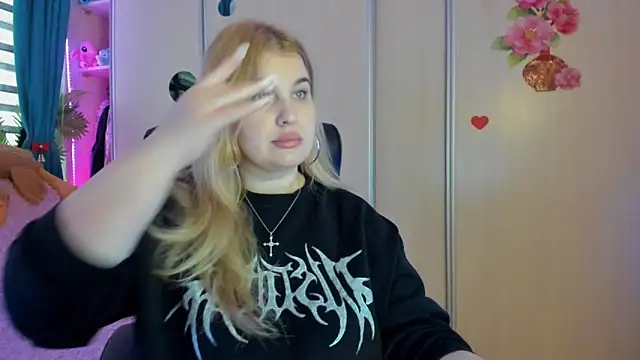 Snapshot of CoraSwon chatting on February 2026 07:04:02 AM CoraSwon online show from February 2026 07:04:02 AM