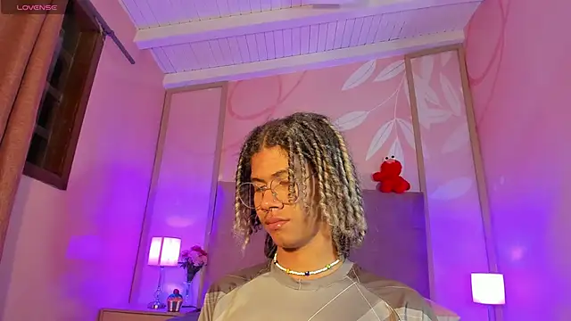 Maxim-Walker online show from March 2025 06:17:02 AM