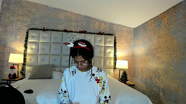 Maxim-Walker online show from December 2025 03:02:02 AM