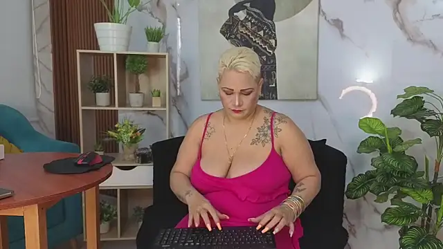 GianellaCox  online show from October 2025 01:02:02 PM