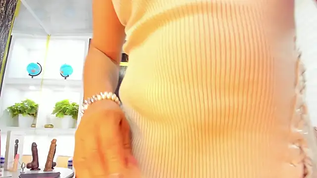 Snapshot of AmberNix chatting on February 2025 01:30:02 PM AmberNix online show from February 2025 01:30:02 PM