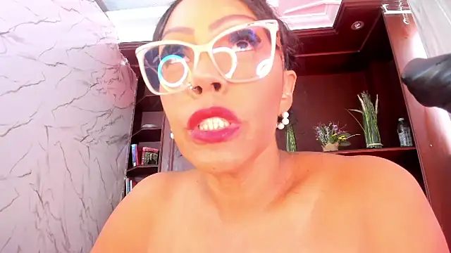 Snapshot of AmberNix chatting on March 2025 08:00:02 PM AmberNix online show from March 2025 08:00:02 PM