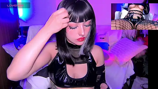 HollyDominic online show from November 2025 10:25:02 AM