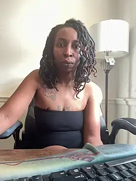 LeyaHoneybuns online show from February 2025 07:16:02 PM