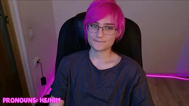 Snapshot of CuteYukiKun chatting on January 2025 02:43:02 AM CuteYukiKun online show from January 2025 02:43:02 AM