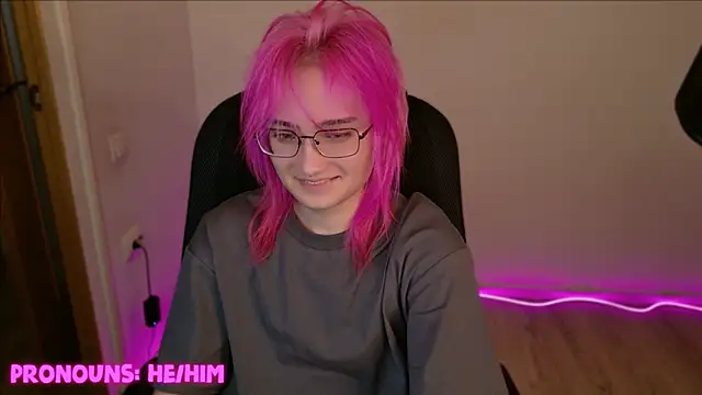 Snapshot of CuteYukiKun chatting on January 2025 04:47:02 AM CuteYukiKun online show from January 2025 04:47:02 AM