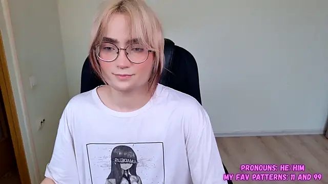 Snapshot of CuteYukiKun chatting on September 2025 07:57:01 AM CuteYukiKun online show from September 2025 07:57:01 AM