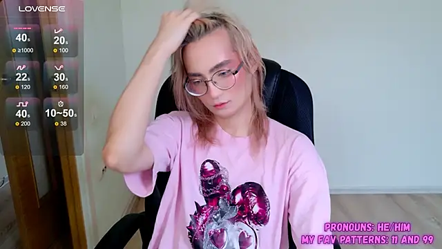 Snapshot of CuteYukiKun chatting on October 2025 07:06:01 AM CuteYukiKun online show from October 2025 07:06:01 AM