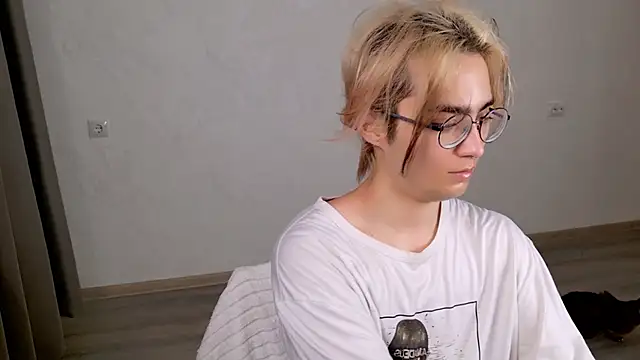 Snapshot of CuteYukiKun chatting on October 2025 03:25:01 AM CuteYukiKun online show from October 2025 03:25:01 AM