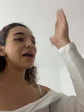 uniquerossie online show from February 2026 07:46:01 AM