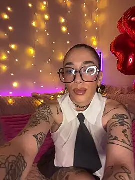 Chachou000 online show from March 2025 06:48:01 PM