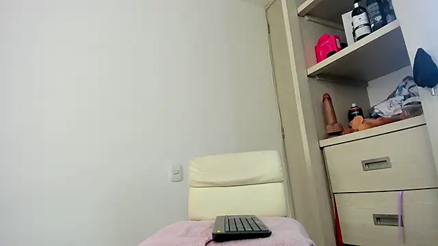 shantallhotxx online show from July 2026 03:03:02 PM