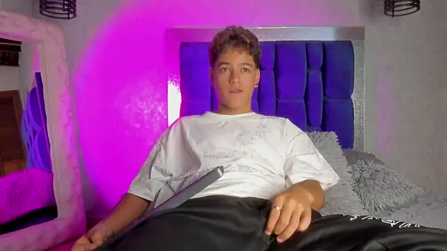 Snapshot of Levy_Steve chatting on December 2024 04:10:02 AM Levy Steve online show from December 2024 04:10:02 AM