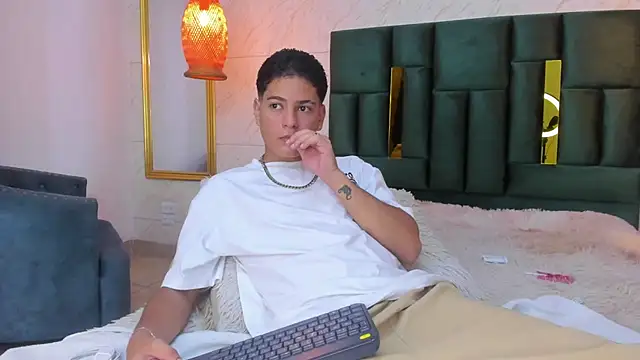 Snapshot of Levy_Steve chatting on October 2025 04:35:02 AM Levy Steve online show from October 2025 04:35:02 AM