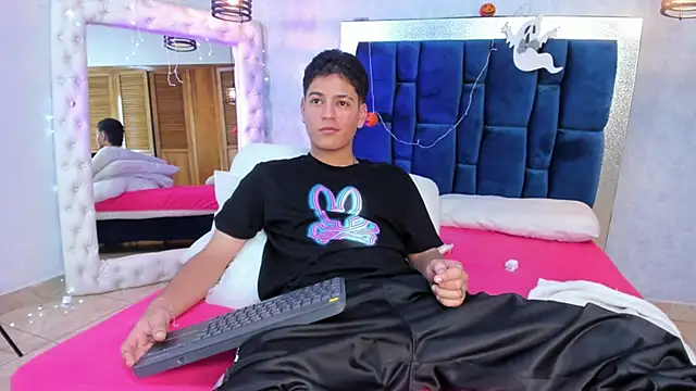 Snapshot of Levy_Steve chatting on November 2025 03:08:02 AM Levy Steve online show from November 2025 03:08:02 AM