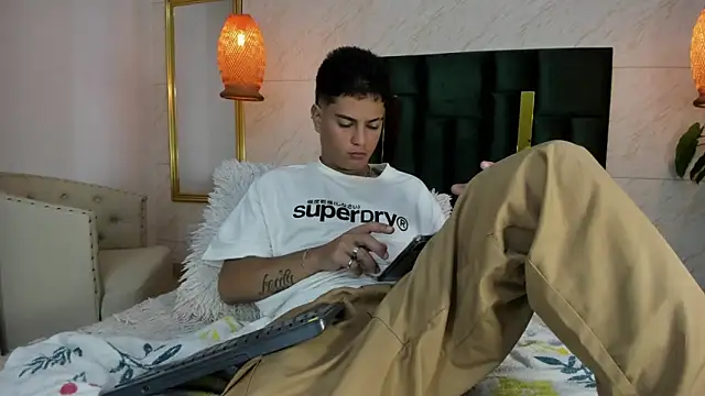 Snapshot of Levy_Steve chatting on November 2025 04:13:02 AM Levy Steve online show from November 2025 04:13:02 AM