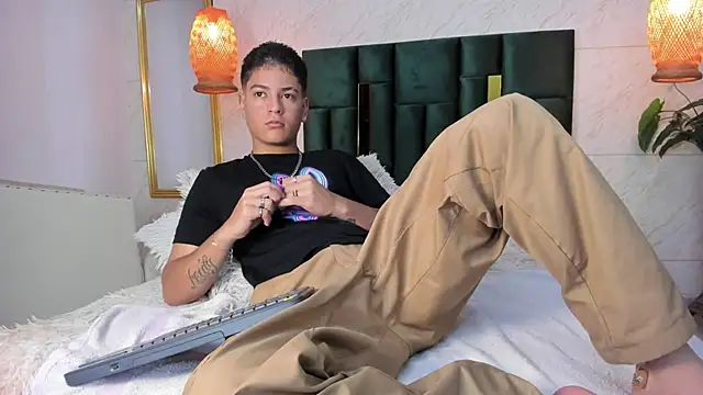 Snapshot of Levy_Steve chatting on November 2025 05:51:02 AM Levy Steve online show from November 2025 05:51:02 AM