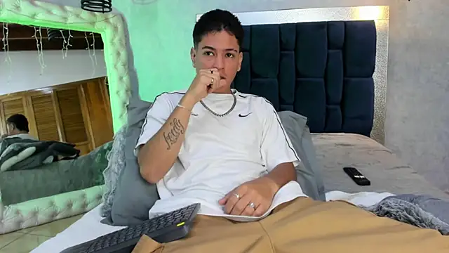 Snapshot of Levy_Steve chatting on November 2025 03:49:02 AM Levy Steve online show from November 2025 03:49:02 AM