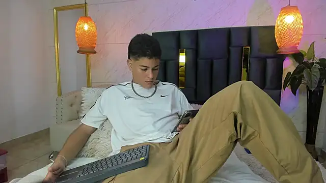 Snapshot of Levy_Steve chatting on November 2025 04:12:02 AM Levy Steve online show from November 2025 04:12:02 AM