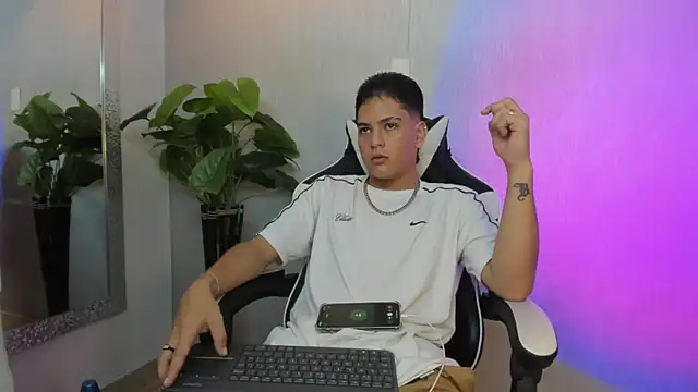 Snapshot of Levy_Steve chatting on November 2025 02:00:02 AM Levy Steve online show from November 2025 02:00:02 AM