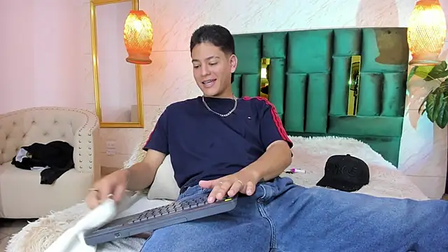 Snapshot of Levy_Steve chatting on November 2025 04:38:01 AM Levy Steve online show from November 2025 04:38:01 AM