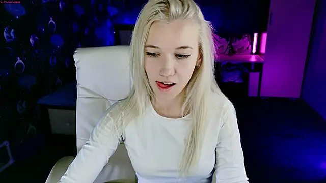 ShhhO O online show from September 2025 04:06:02 PM