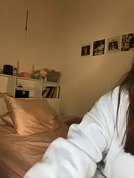 milkyhonybaby online show from February 2026 06:52:02 PM