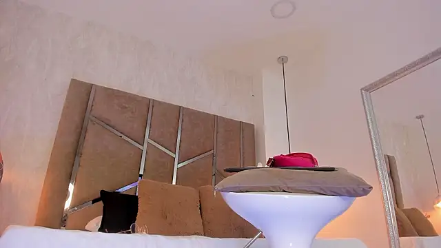 Martinaa Jones  online show from March 2026 12:55:01 PM