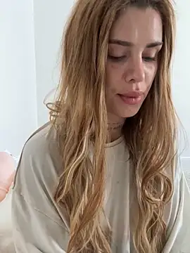 EmiliaCatalina online show from October 2025 05:22:02 PM