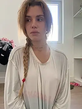 EmiliaCatalina online show from November 2025 04:40:01 PM