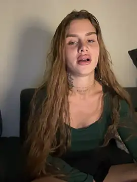 EmiliaCatalina online show from April 2026 11:57:01 PM