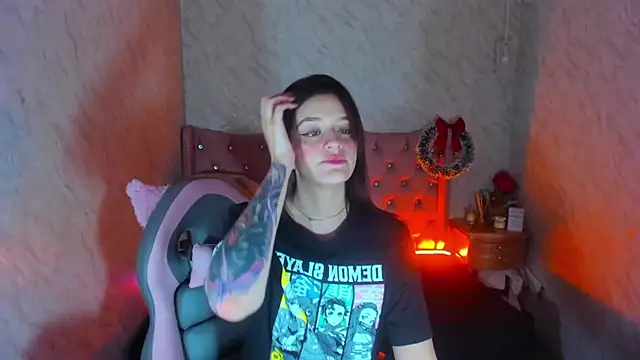 Snapshot of LiaHarryis chatting on December 2024 04:25:01 PM LiaHarryis online show from December 2024 04:25:01 PM