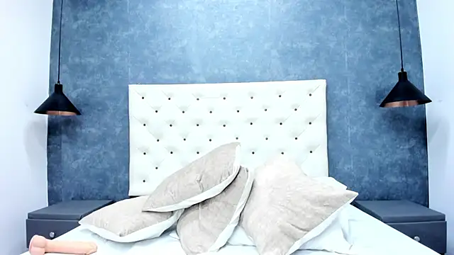 NICOLSKINNY1 online show from October 2025 09:56:01 PM