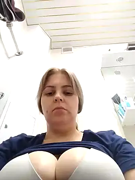 Lady nice cat online show from February 2025 03:04:01 PM