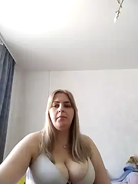 Lady nice cat online show from March 2025 11:33:02 AM