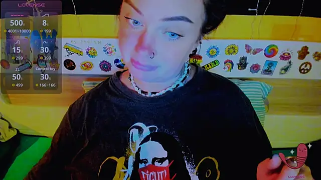 EllieOz online show from October 2025 06:28:02 PM